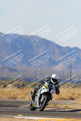 media/Dec-17-2023-CVMA (Sun) [[bf0c04832d]]/Race 2 Amateur Supersport Open/